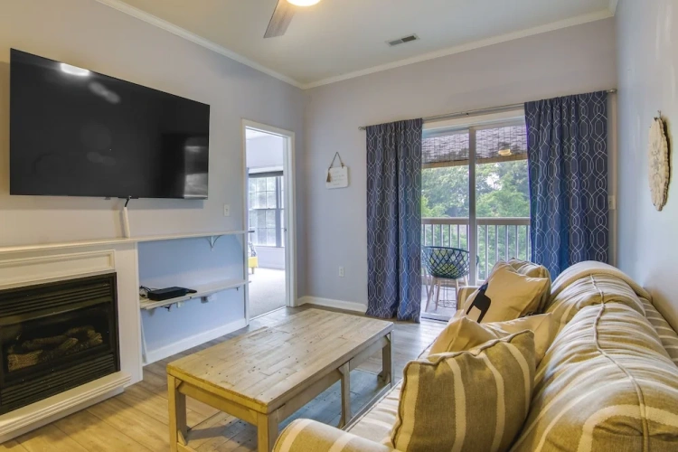 2 Bedrooms Apartment
