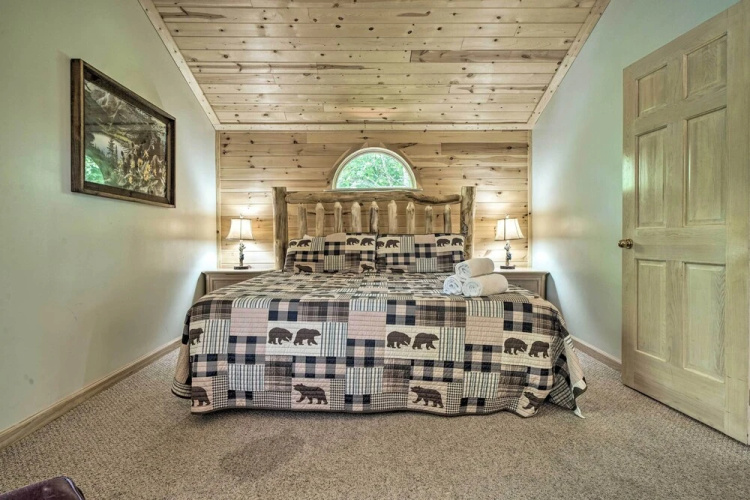 Furnished Deck & Grill: Rustic Pigeon Forge Cabin