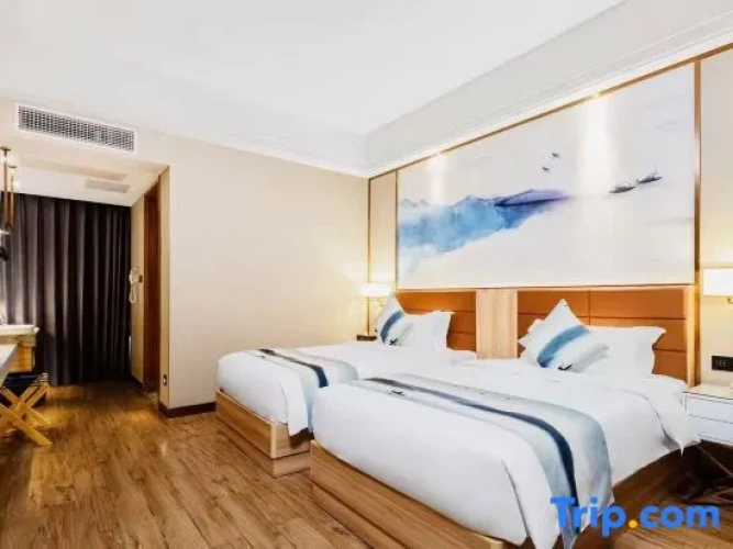 Quadruple Family Club Suite