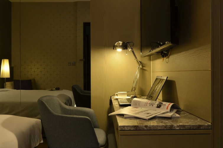 Amici Hotel Six Star Hostel