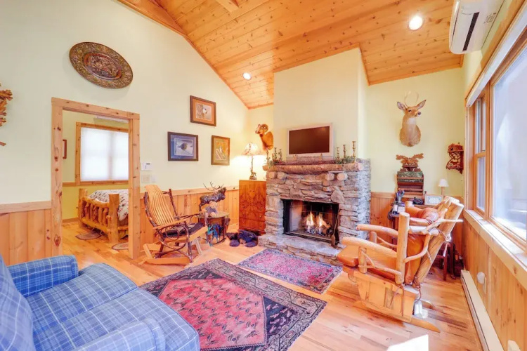 2 Mi to Beech Mtn Slopes! Cozy Couples Retreat