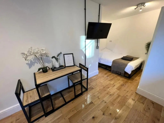 Flat 4, 10 St John's