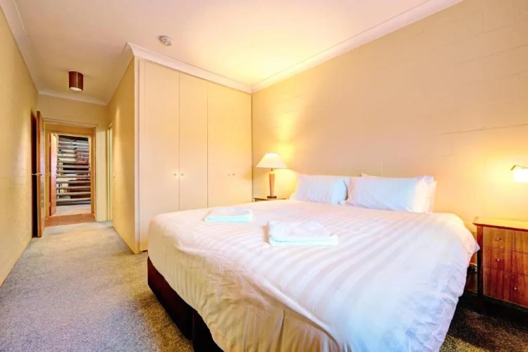 3 Bedrooms Apartment