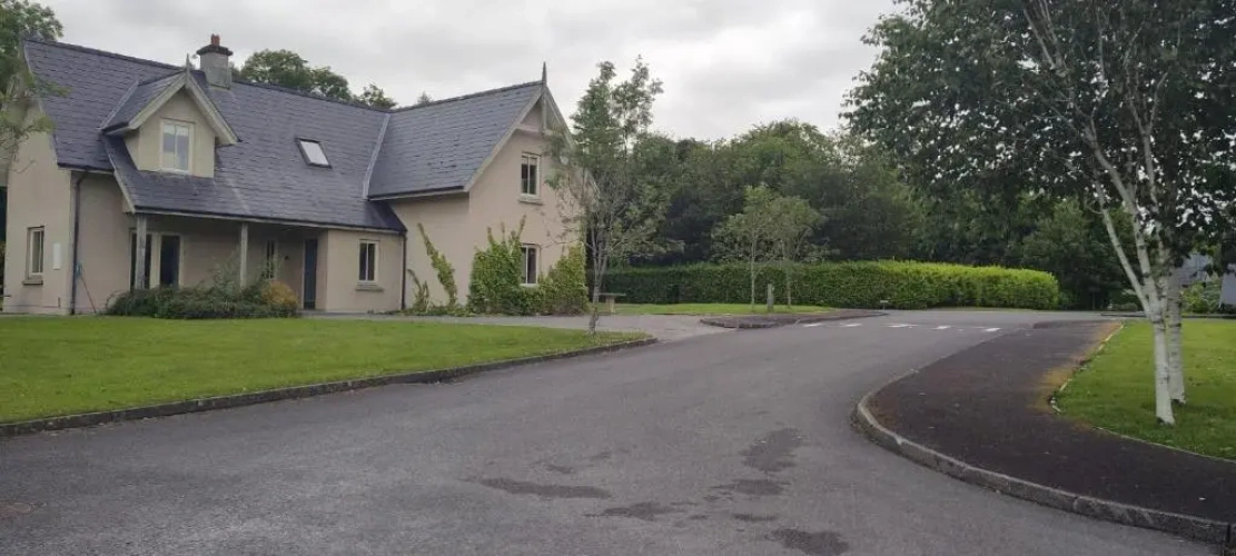 4 Bedrooms Cottage