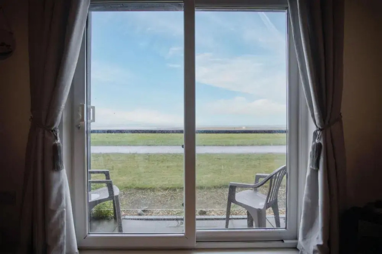 Beach View - 2 Bedroom Apartment - Llanelli
