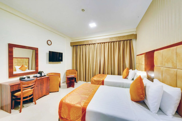 OYO 101 Click Hotel