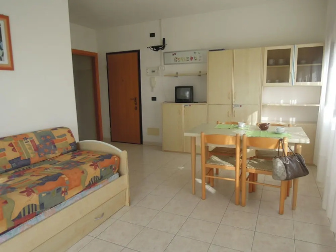Homely one Bedroom Flat With Side sea View