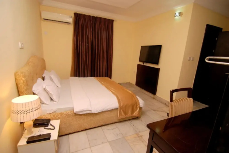 Emirates International Hotel & Suites