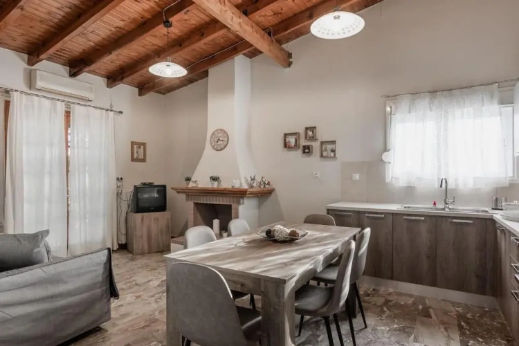 2 Bedrooms Villa