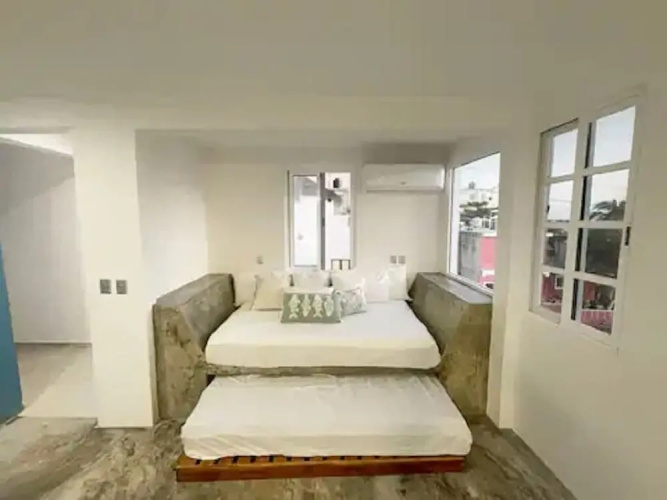 Isla Bistro Condos by Lubeck HCollection