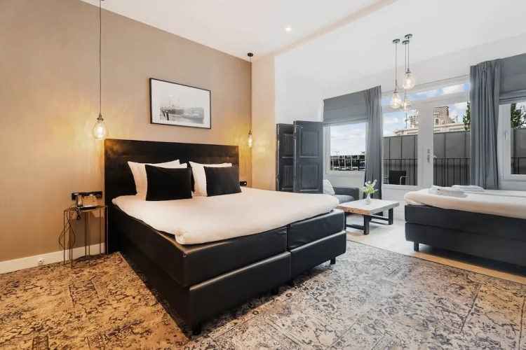 1 Bedroom Family Suite with balcony