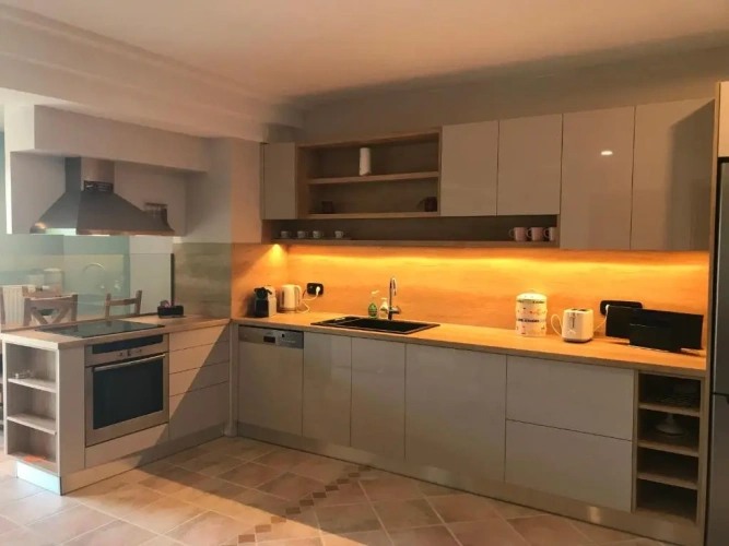3 Bedrooms Apartment
