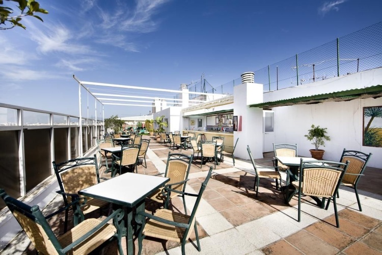 El Hotel Monarque El Rodeo photo 16