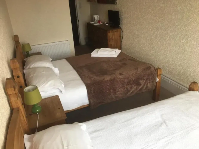 Standard Triple room