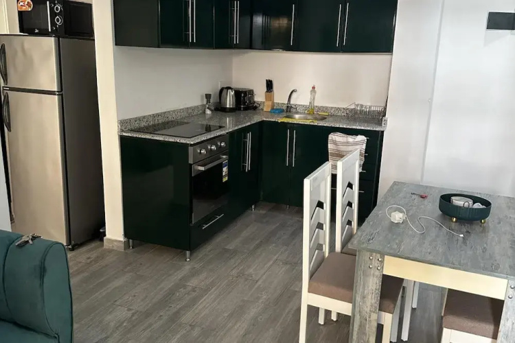 1 Bed Apartment Sleeps 2 - Communal Pool - Parking