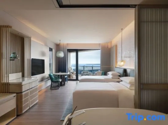 Deluxe Quadruple room with balcony