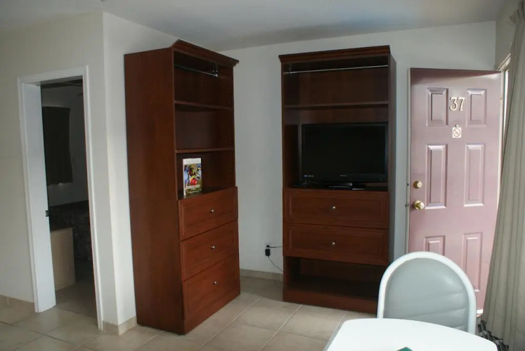 Shoreline Resort