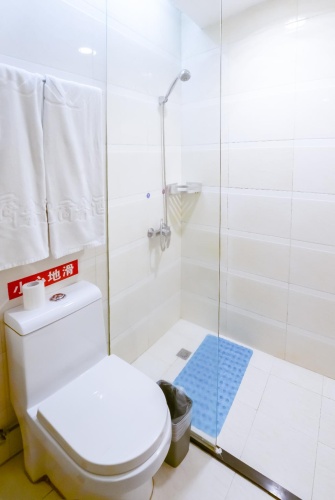 Standard Twin room with city view