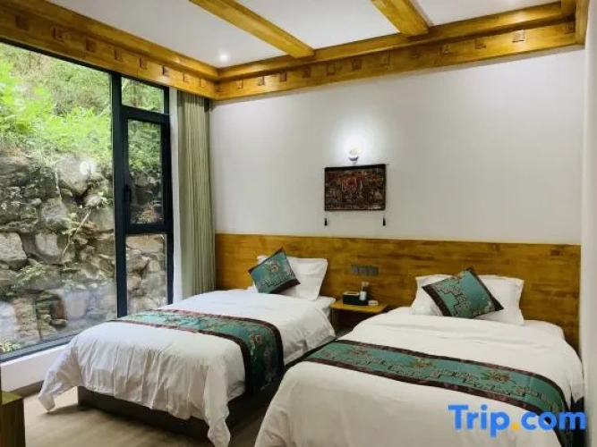 Standard Twin room with mountain view
