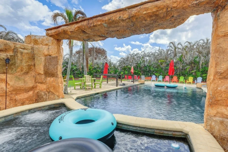 5 Bedrooms Villa