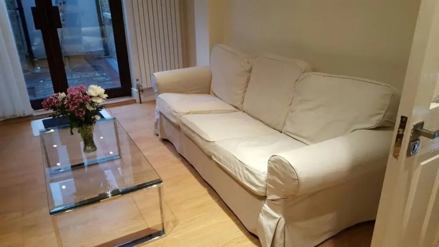 Clarendon Apartment