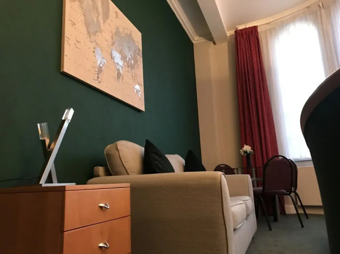 Large Convenient City Centre Apartment