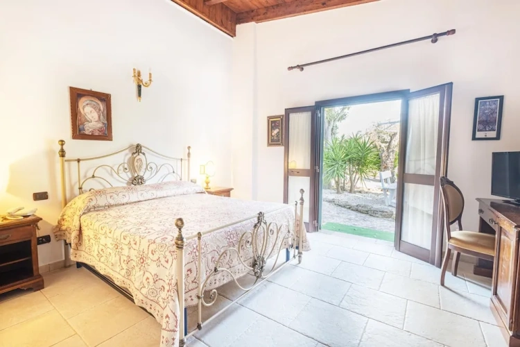 2 Bedrooms Comfort room