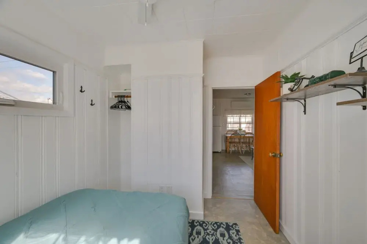 Cozy Hampton Vacation Rental, Walk to Beach!