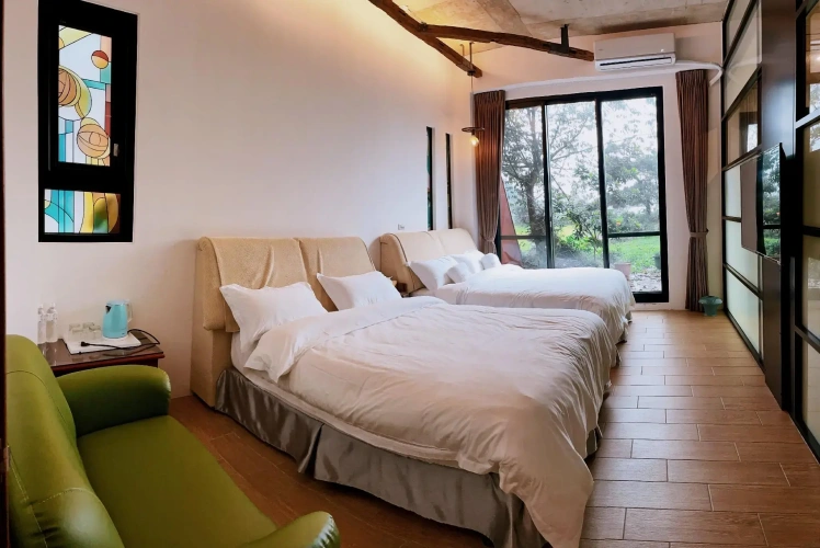 Standard Quadruple room with view