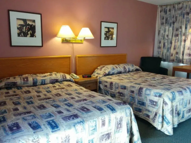 Esquire Motel