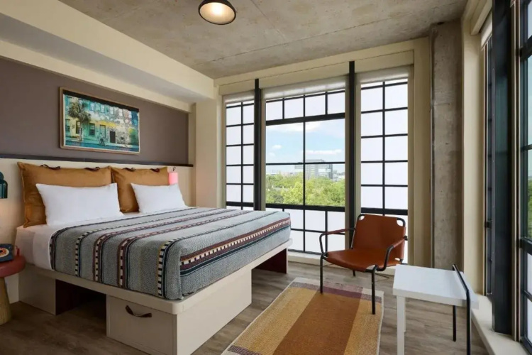 Moxy Charleston Downtown