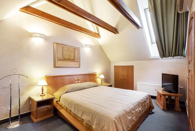 Atrium Suites