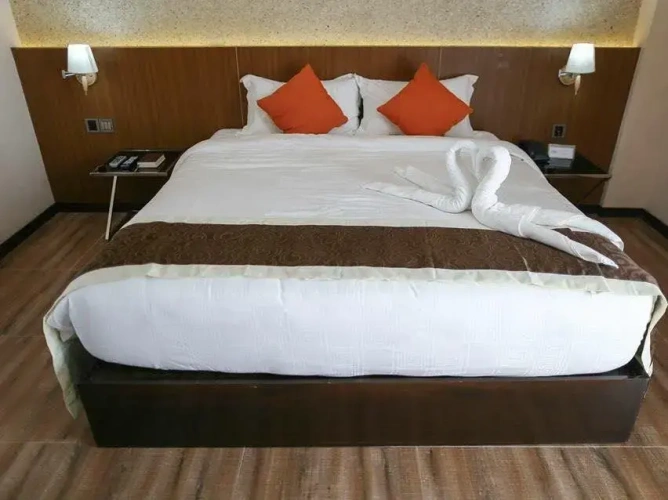 Suite with pool view