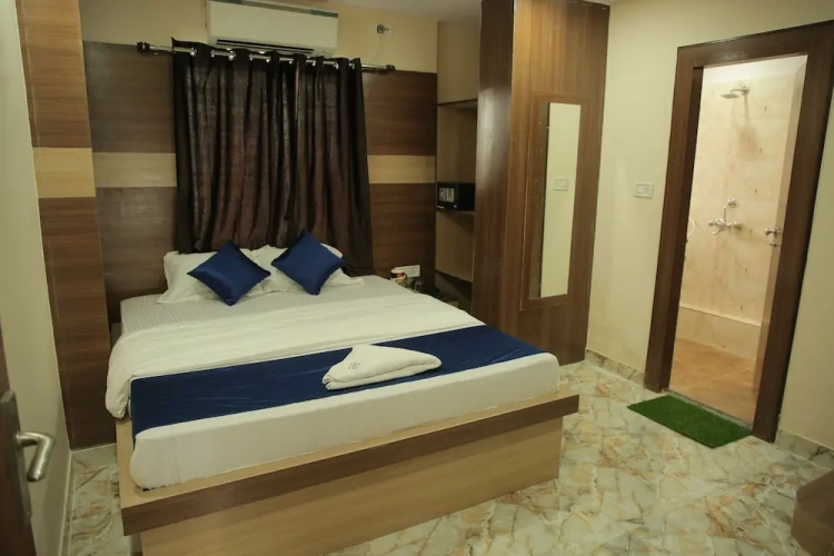 Standard Double room with city view