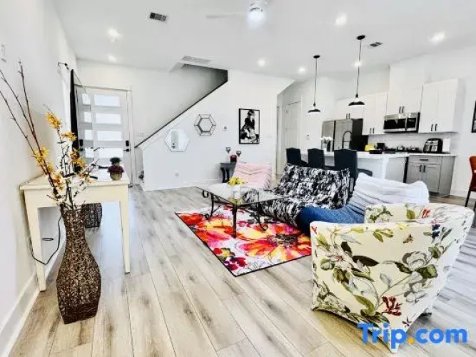 Modern getaway near downtown and airport