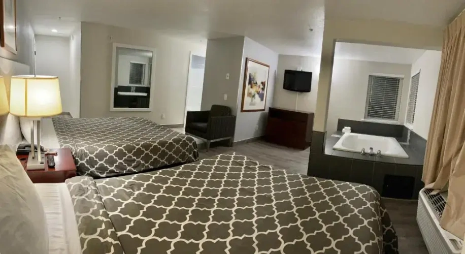 Deluxe Quadruple Suite