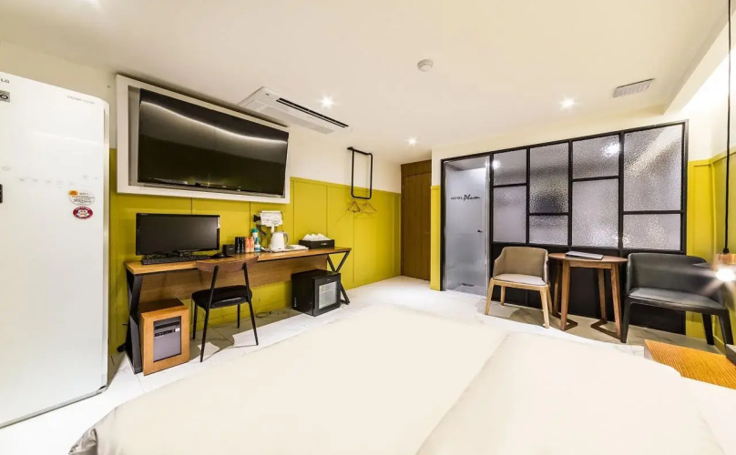 Hotel Plum