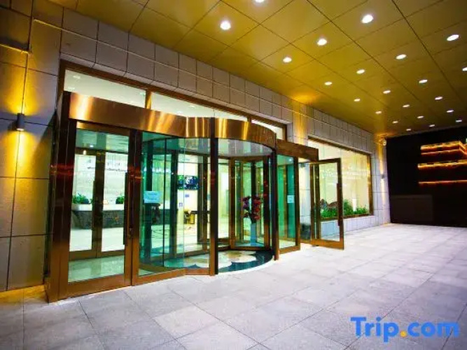 Sky  Mirror  Grand  Hotel