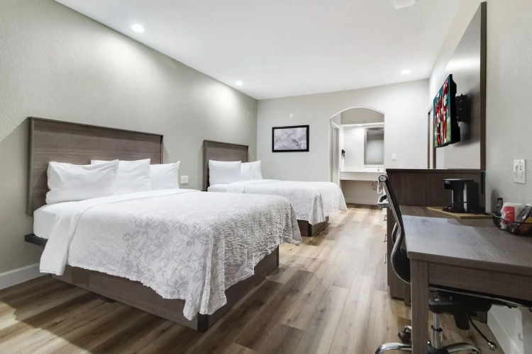 Red Roof Inn Plus+ Galveston - Beachfront