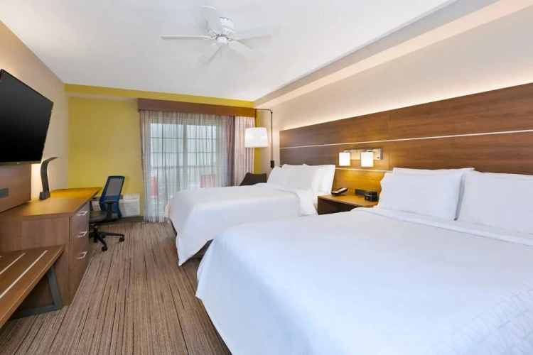 Standard Quadruple room with balcony