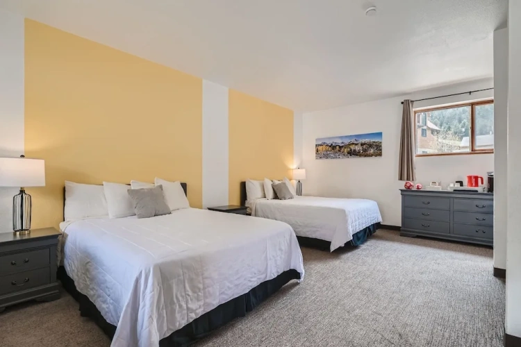 Deluxe Quadruple Suite