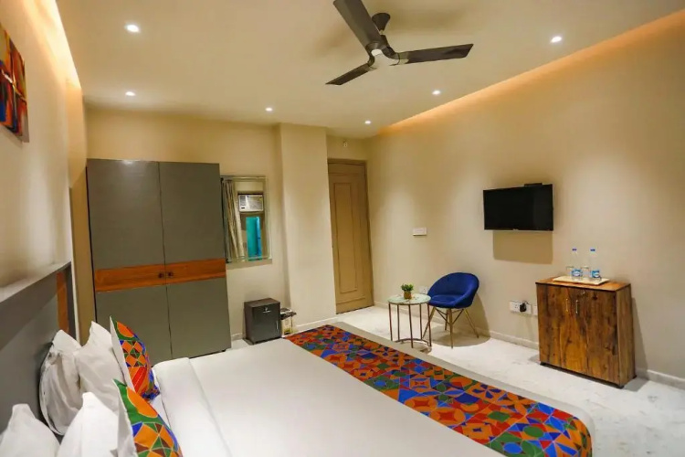FabExpress Aroma Corporate Suites