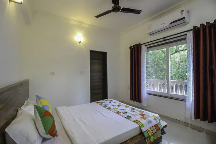 OYO 10972 Home Poolside 2BHK Siolim