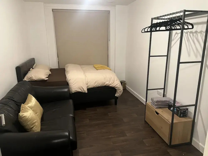 Remarkable 1-bed Apartment in London With Balcony