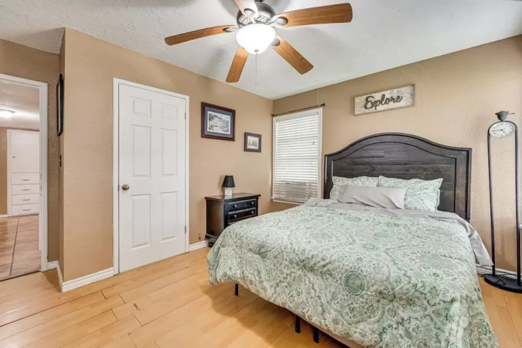 Fire Pit & Grill: Victoria Home Near Downtown