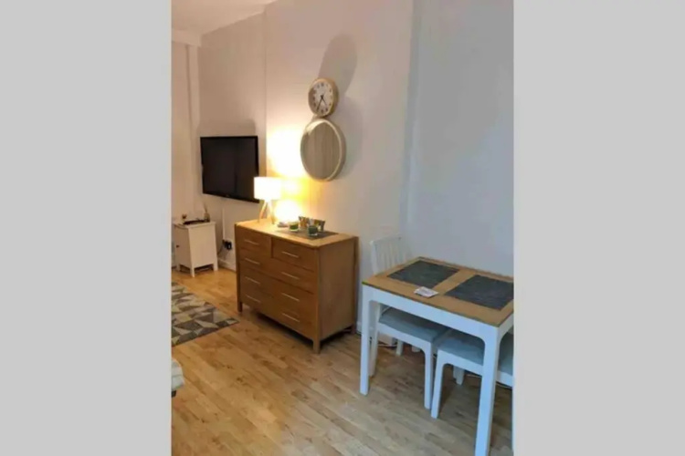 The Bay Apartment - 10 Mins from WMC