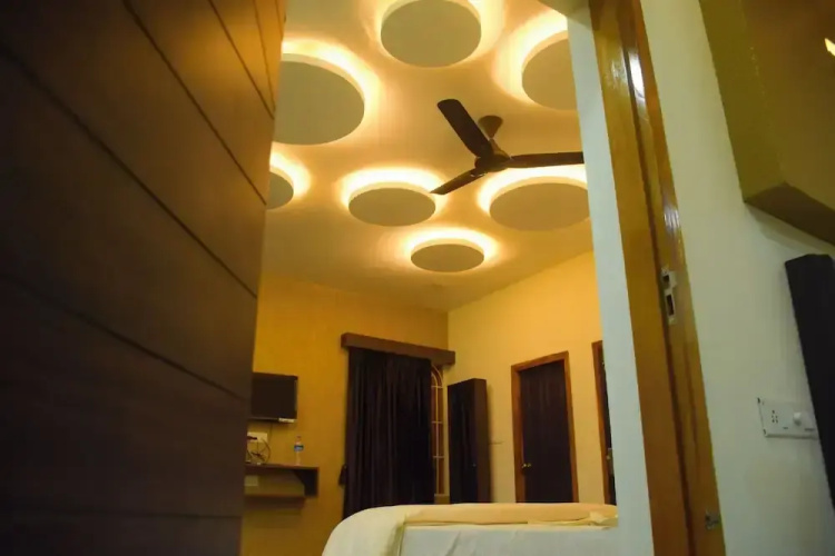 MRT Grand Residency