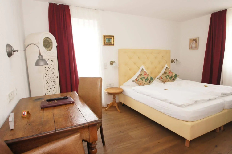 Hotel Chapeau Noir