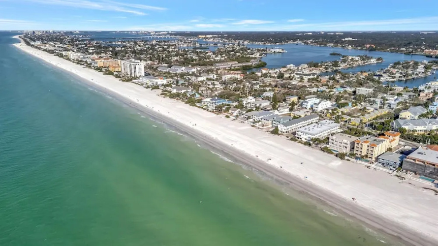 Waterfront Pet Friendly Boat Dock Walk 2 Beach