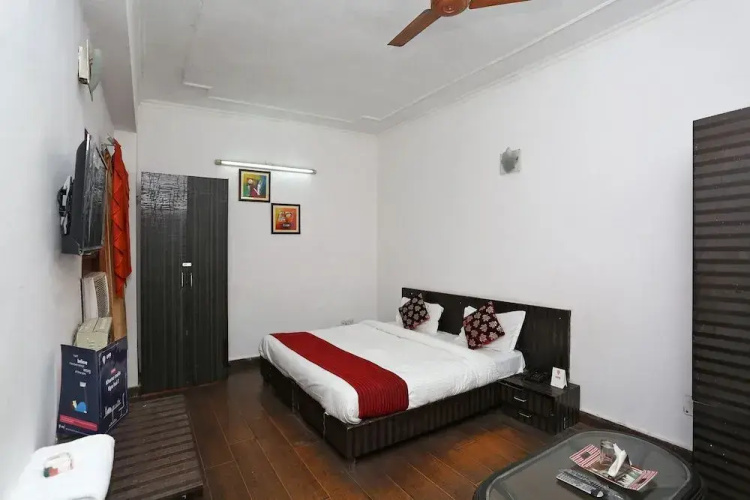 Oyo 12805 Sunrise House